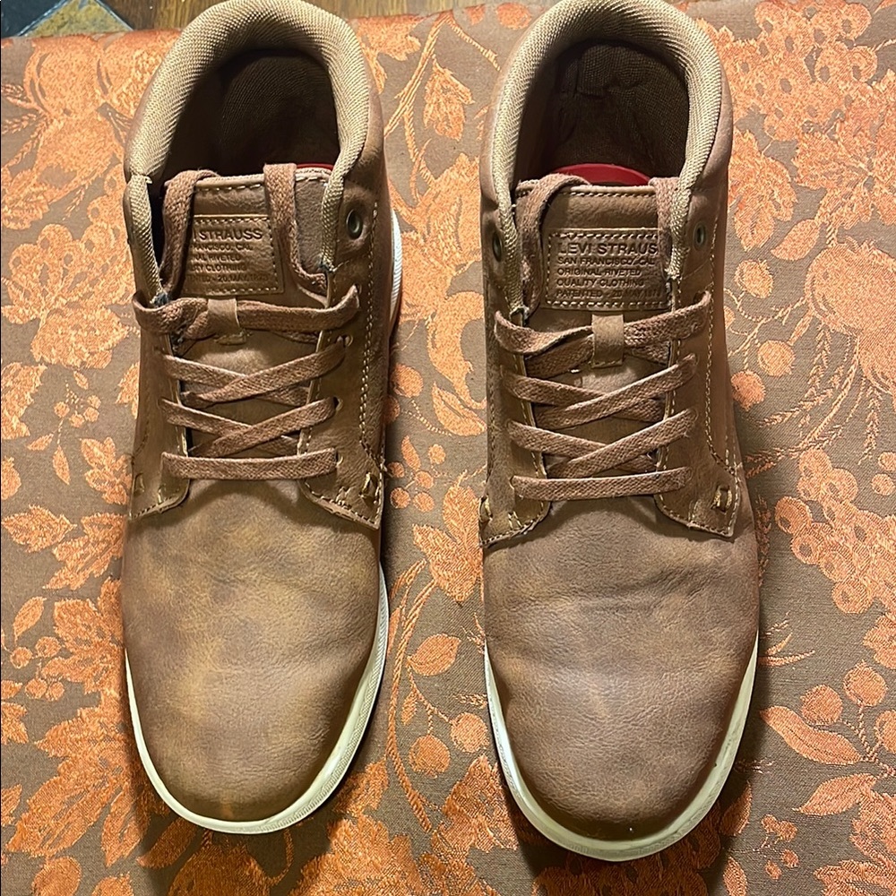 Levi's Men's Goshen 2 Sneakers # 510629BRTN. Color: BRTN Tan. Sz 9.5 $100 NWOT.